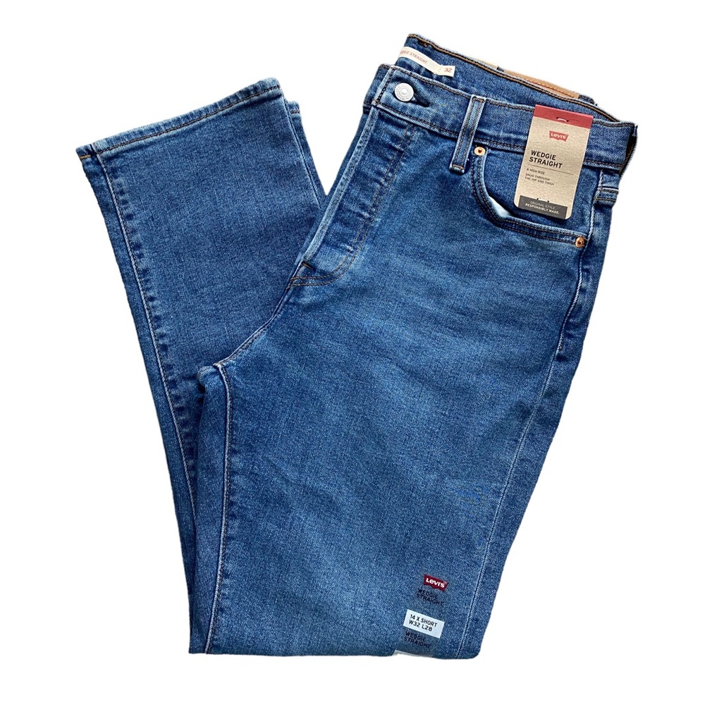 LEVI STRAUSS Women's Wedgie Straight High
Rise Jeans. Size: 14 X Short W32 L28